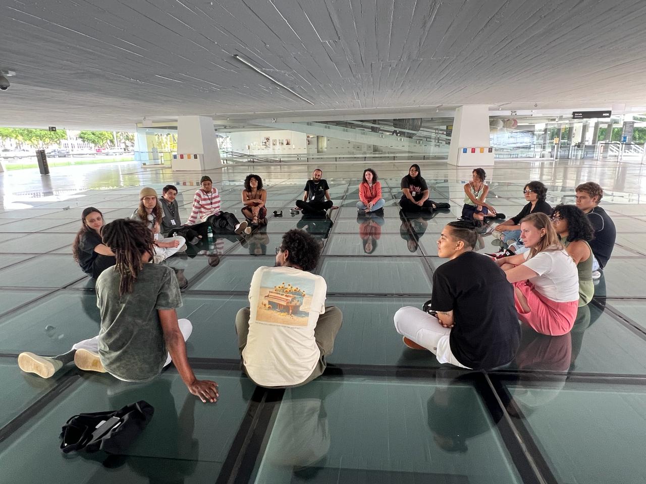 À equipe educativa do Museu Oscar Niemeyer